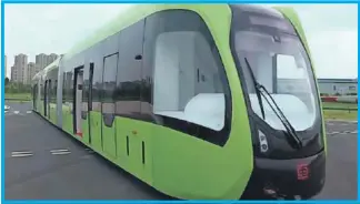  ??  ?? En China se realizó una prueba de un nuevo transporte público sin conductor