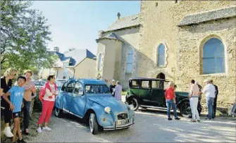  ?? - Crédits : FLR ?? Au pied de l’église, les belles anciennes...