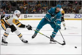  ?? NHAT V. MEYER — BAY AREA NEWS GROUP, FILE ?? The Sharks' Nick Bonino (13) passes the puck against the Penguins' Marcus Pettersson (28) in the first period at SAP Center in San Jose on Feb. 14.