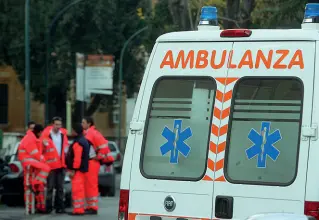  ??  ?? Ambulanze Il guidatore sottraeva materiale sanitario destinato alle ambulanze