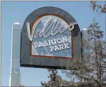  ?? ?? The site of the old Vallco Shopping Mall figures to eventually include 2,402 homes, 400,000 square feet of retail and 1.8 million square feet of office space.