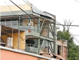  ??  ?? En la escuela murieron 25 personas, de los cuales 19 eran menores.