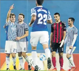  ?? FOTO: EFE ?? La Real, demasiado para el Eibar Cerraron el partido muy pronto