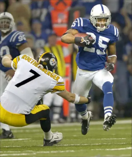  ?? Pittsburgh Post-Gazette ?? Ben Roethlisbe­rger makes a game-saving tackle on the Colts’ Nick Harper in the 2005 playoffs. Below: Franco Harris makes his way through the chaos at Three Rivers Stadium in the aftermath of the Immaculate Reception.