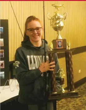  ?? | FOR THE SUN- TIMES ?? Olivia Vondrak, 14, poses with her trophy from the Illinois Muskie Tournament Trail. She earned it by catching 222 inches of muskies in 2017.