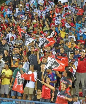  ?? Photo: Ronald Kumar ?? Crusaders and Chiefs supporters at the ANZ Stadium, Suva on May 19, 2017.