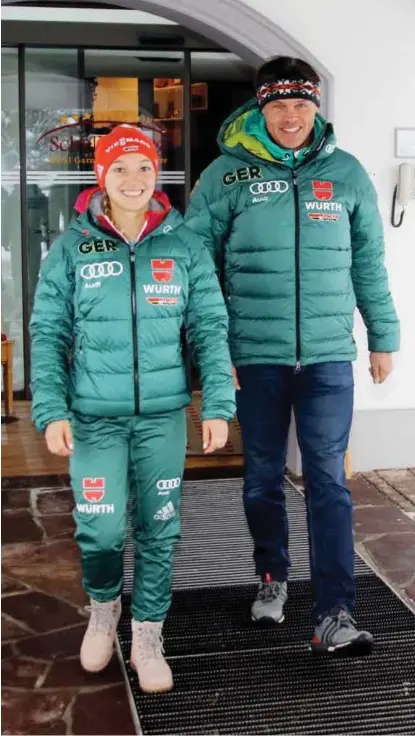  ?? FOTO: METTE BUGGE ?? Den tyske hoppstjern­en Katharina Althaus er skjønt enig med sjefen Andreas Bauer om at kvinnene må like muligheter som menn.