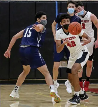  ?? Stuart CaHILL / HEraLd StaFF ?? DOES IT ALL: Whitman-Hanson’s Nate Amado (42) dishes off a pass in the Panthers’ 62-43 win over Plymouth North on Friday night. Amado scored a game-high 28 points in the contest.