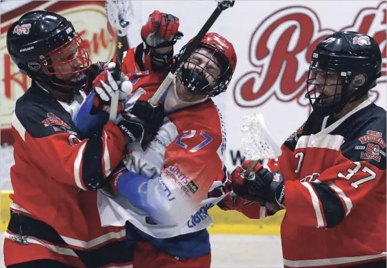  ?? CLIFFORD SKARSTEDT/EXAMINER ?? The Peterborou­gh Century 21 Lakers Josh Currier is double-teamed by Brooklin Redmen's Brodie Tutton, left, and Adrian Sorichetti during first-period action in Whitby Friday night.
