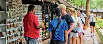  ?? ?? Tourists in Sigiriya: The economic crisis is heavily impacting tourism