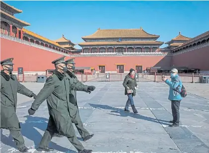  ?? XINHUA ?? Acto. La Ciudad Prohibida sin turistas ni peatones en Beijing por las estrictas medidas de cuarentena.