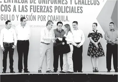  ?? ESPECIAL ?? El Gobierno entregó uniformes y chalecos balísticos a las Fuerzas Policiales de Coahuila.