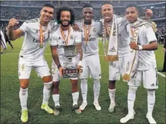  ??  ?? Casemiro, Marcelo, Vinicius, Militao y Rodrygo, con la Supercopa.