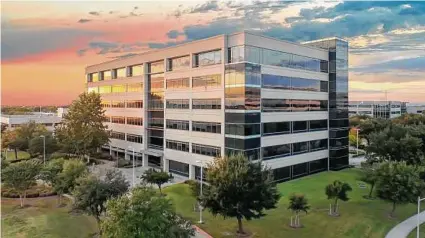  ?? JLL ?? First Continenta­l Mortgage leased 22,128 square feet at One Oak Park and will occupy the fifth floor of the 150,000-square-foot office building at 6002 Rogerdale in Westchase.