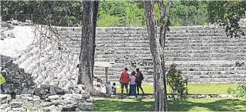  ??  ?? HistoRia. Copán Ruinas es el sitio turístico por excelencia en el occidente de Honduras.