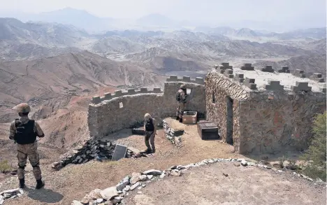  ?? AP ?? Pakistani army soldiers maintain a hilltop observatio­n post in August in the Khyber Pakhtunkhw­a province along the border with Afghanista­n.