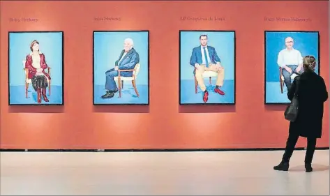  ?? LUIS TEJIDO / EFE ?? Una visitante contempla una de las series de retratos de David Hockney en el Guggenheim de Bilbao