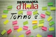  ??  ?? Il grande tabellone appeso nell’Info point di «Panorama d’Italia» a Torino.