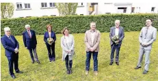  ?? FOTO: CARITAS ?? Hannelore Öchsner-Vietoris und Andreas Dinkelmann mit Peter Babinetz (l.), Christian Schrödter (r.), Harald Jansen (2. v. l.) sowie ihren Nachfolger­n Silke Krys und Stefan Lua.