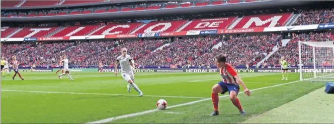  ??  ?? DÍA HISTÓRICO. El anillo inferior del Wanda Metropolit­ano se llenó de gente para ver el Atlético-Madrid CFF.