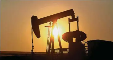  ??  ?? Speed bump: An oil pump jack seen in a field near Calgary, Alberta. The crisis is threatenin­g oil producers’ profits, causing deep divisions within the industry. — Reuters