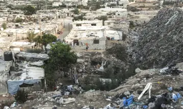  ??  ?? A general view shows an impoverish­ed neighbourh­ood of the Khan Younis refugee camp in southern Gaza Strip. — AFP photos