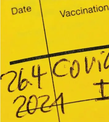  ?? Foto: Patrick Pleul, dpa ?? Begehrtes Gut: Immer wieder werden Impfpässe gefälscht.