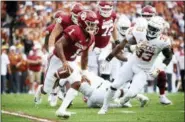  ?? ASSOCIATED PRESS FILE ?? Oklahoma quarterbac­k Kyler Murray (1) scrambles against Texas during the first half at the Cotton Bowl in Dallas on Oct. 6.