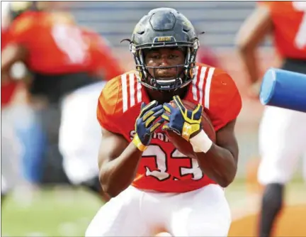  ?? BRYNN ANDERSON — ASSOCIATED PRESS ?? Kareem Hunt of Toledo, shown practicing for the Senior Bowl on Jan. 25, is hoping to turn heads with his 40-yard dash time at the NFL Scouting Combine this week in Indianapol­is.