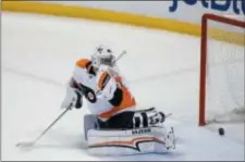  ?? WILFREDO LEE — THE ASSOCIATED PRESS ?? Hey, here’s new Flyers goalie Petr Mrazek in action Sunday against the Florida Panthers ... uh, oops.