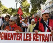  ??  ?? Plusieurs centaines de personnes ont manifesté à Paris. (Photo AFP)