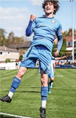  ?? Jake Horrocks ?? ●●Tony Donaldson celebratin­g his equaliser against Clitheroe in the final game of the season