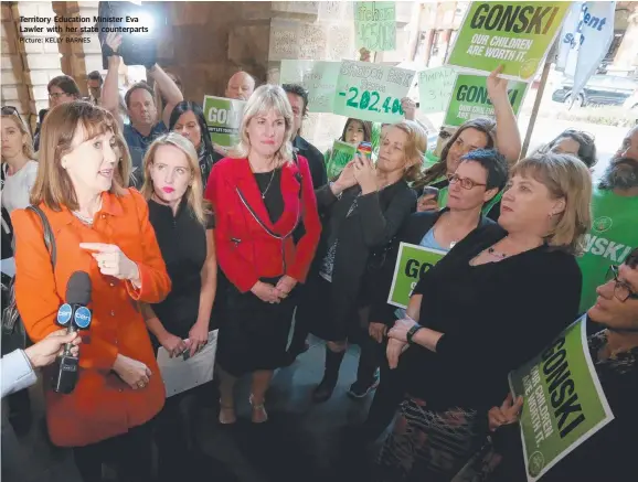  ?? Picture: KELLY BARNES ?? Territory Education Minister Eva Lawler with her state counterpar­ts