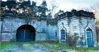  ??  ?? ▲ NO ENTRY
Gates now shut off the tunnel entrance at South Lodge (which is a private residence).