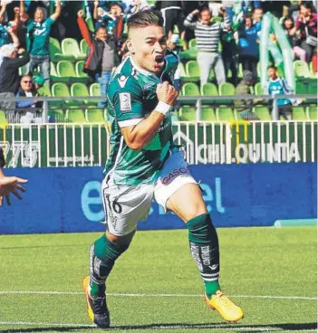  ?? FOTO: PHOTOSPORT ?? ►► Opazo celebra un gol con Wanderers en Valparaíso.