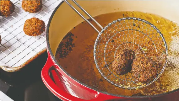  ?? TOM MCCORKLE/THE WASHINGTON POST ?? Home cooks can use a Dutch oven to fry falafels — the high sides prevent oil splatters and the insulated walls provide great heat retention.