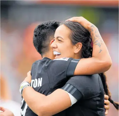 ?? Photo / Photosport ?? Gayle Broughton (left) is hugged by Black Ferns Sevens teammate Stacey Waaka after scoring a try.