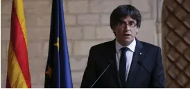  ?? Bild: EMILIO MORENATTI/TT ?? PÅ FLYKT. Carles Puigdemont, president i det katalanska självstyre­t, avsattes i fredags av centralreg­eringen i Madrid. Nu hotas han av åtal.