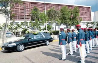  ?? WOODELEY VALDEZ ?? La guardia de honor se realizó en la explanada del Congreso Nacional.