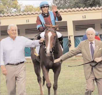  ??  ?? NATAL, with Keagan de Melo up, and owners Dr Nick Labuschagn­e (left) and Benji Jonsson. Picture - Nkosi Hlophe