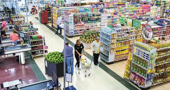  ?? FOTO ?? De la mano con Merkepaisa, los supermerca­dos de la Cooperativ­a de Consumo vuelven a operar normalment­e.