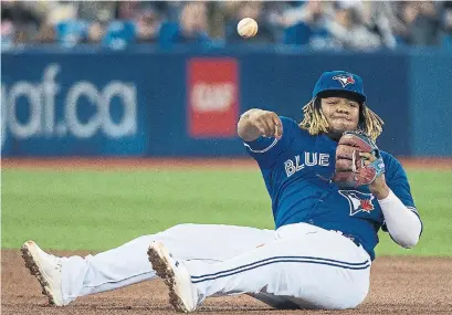  ?? NATHAN DENETTE THE CANADIAN PRESS ?? Blue Jays third baseman Vladimir Guerrero Jr., who was 0-for-4 at the plate, makes a play from the seat of his pants on Thursday.