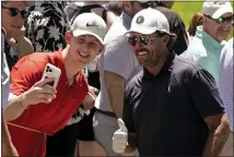  ?? CHARLIE RIEDEL — THE ASSOCIATED PRESS ?? Phil Mickelson poses for a photo with a fan during a practice round ahead of the U.S. Open on Tuesday at The Country Club in Brookline, Mass.