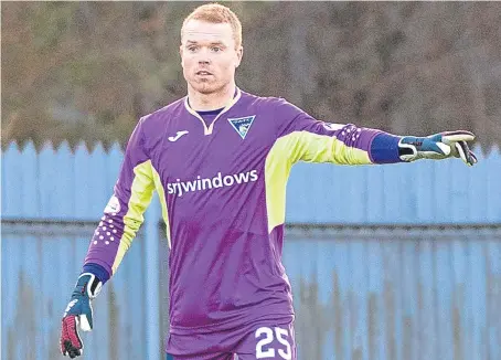  ?? Picture: SNS. ?? Lee Robinson: keen to extend his run of clean sheets to eight in 12 games since joining the Pars.