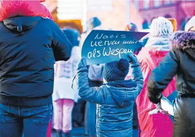  ?? Foto: imago images ?? An den Demonstrat­ionen gegen rechts nahmen auch in OWL viele Kinder teil. Unter anderem in Minden.