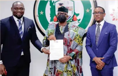  ?? ?? L-R: Udoh Ubon, managing director, ASR Africa Initiative, in company of O’tega Ogra (right), general manager, corporate communicat­ions, BUA Group, presenting an award letter for a N2.5 billion Tertiary Healthcare System Support grant to Governor Dapo Abiodun of Ogun State, towards the constructi­on of a Mother & Child Hospital at the state-owned Olabisi Onabanjo University at the weekend in Abeokuta.