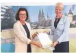  ?? FOTO: BEZIRKSREG­IERNG KÖLN ?? Gisela Walsken (l.) und Marion Lück.