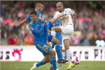  ?? | MEXSPORT ?? Carlos González, de Pumas, fue la figura con sus tres goles.