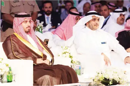  ??  ?? Prince Saud bin Abdullah bin Mansour, deputy governor of Makkah Region for security affairs, and Yasser Joharji, CEO, Nahdi, in Jeddah.