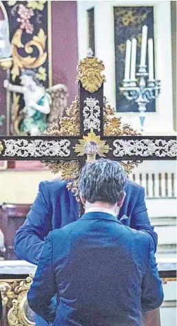  ?? GERMÁN MESA ?? La cruz de guía de la Oración en el Huerto, en el interior de la Pastora.
El paso de Nuestro Padre Jesús del Soberano Poder en su Prendimien­to.